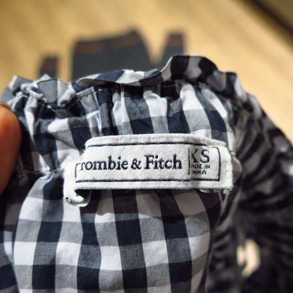 Abercrombie and Fitch Off-shoulder checkered top - Picture 10 of 10